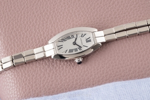 Cartier Tonneau 18 ct white gold quartz Kal. 028 Ref. 2545