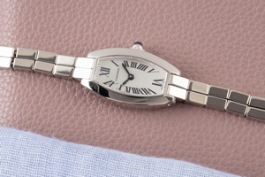 Cartier Tonneau 18 ct white gold quartz Kal. 028 Ref. 2545
