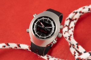 Omega Speedmaster chronograph titanium quartz Kal. 5666 Ref. 325.92.43.79.01.001, 186.2010
