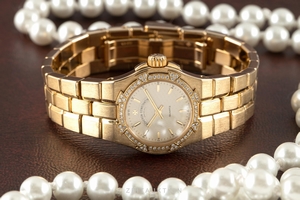 Vacheron & Constantin Overseas 18 ct gold quartz Kal. 1016 Ref. 12050-16050/1