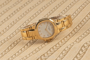 Patek Philippe Nautilus 18 ct gold quartz Kal. E19C Ref. 4700/51