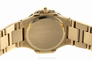 Patek Philippe Nautilus 18 ct gold quartz Kal. E19C Ref. 4700/51