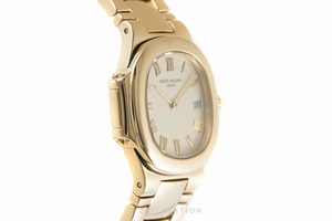Patek Philippe Nautilus 18 ct gold quartz Kal. E19C Ref. 4700/51