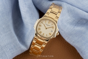 Patek Philippe Nautilus 18 ct gold quartz Kal. E19C Ref. 4700/51