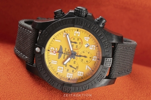 Breitling Avenger chronograph breitlight automatic Kal. B01 Ref. XB0170