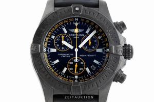 Breitling Avenger quartz M73390