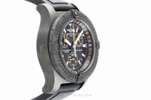 Breitling Avenger quartz M73390