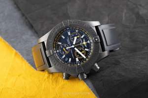 Breitling Avenger quartz M73390