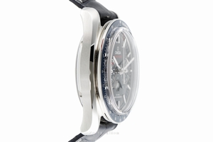 Omega Speedmaster Moonwatch chronograph ceramic / steel automatic Kal. 9904 Ref. 304.33.44.52.03.001