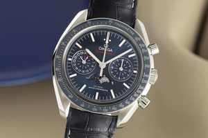 Omega Speedmaster Moonwatch chronograph ceramic / steel automatic Kal. 9904 Ref. 304.33.44.52.03.001