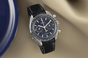 Omega Speedmaster Moonwatch chronograph ceramic / steel automatic Kal. 9904 Ref. 304.33.44.52.03.001