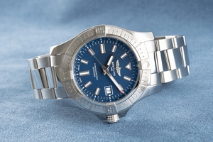 Breitling Avenger II GMT steel automatic Kal. B32 Ref. A32395101C1A1