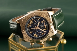 Breitling Chronomat 44 chronograph 18 ct gold automatic Kal. B01 Ref. HB0110