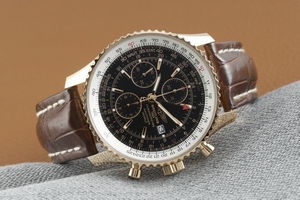 Breitling Navitimer World automatic H24322