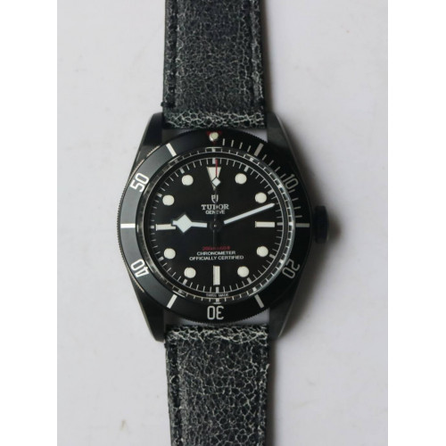 Heritage Black Bay Dark DLC 1:1 Best Edition Black Bezel on Distressed Leather Strap A2824 ZF