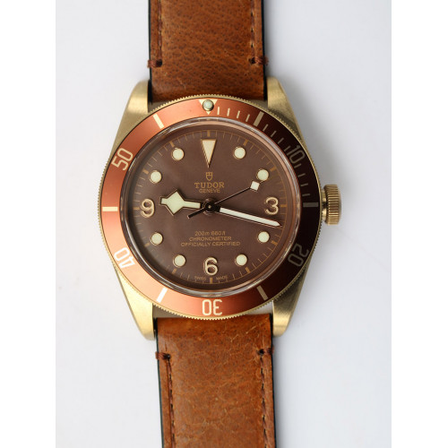 Heritage Black Bay Bronze Brown Dial Brown Leather XF A2824 V4 Free Nylon Strap